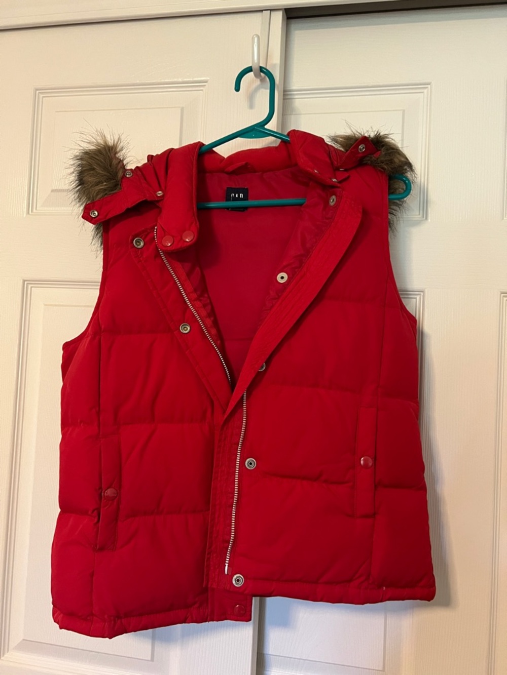 2000s GAP Red Quilted Hooded Puffer Vest for WOMEN
